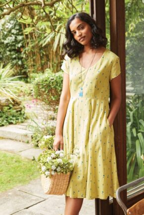 Alt laieneva lõikega kleit nr 44