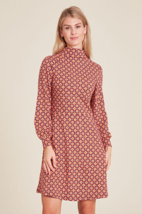 Kõrge kaelusega minikleit