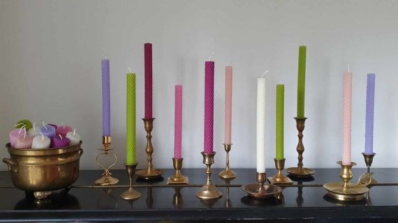 Read more about the article Mesilasvahast küünlad – looduslik valgus ja vana käsitöötraditsioon