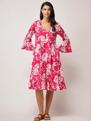 Kellukakujuliste varrukatega kleit